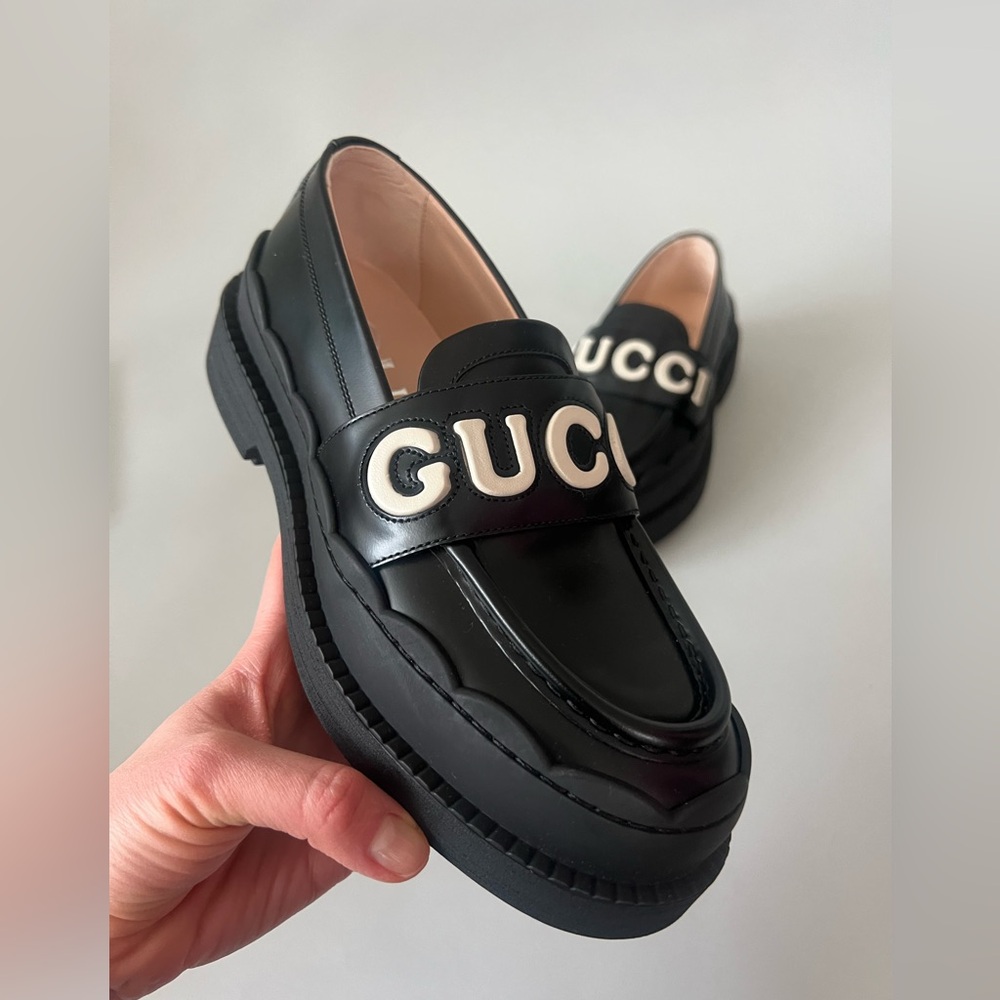 Gucci Leather Loafer Shoes with Gucci Logo